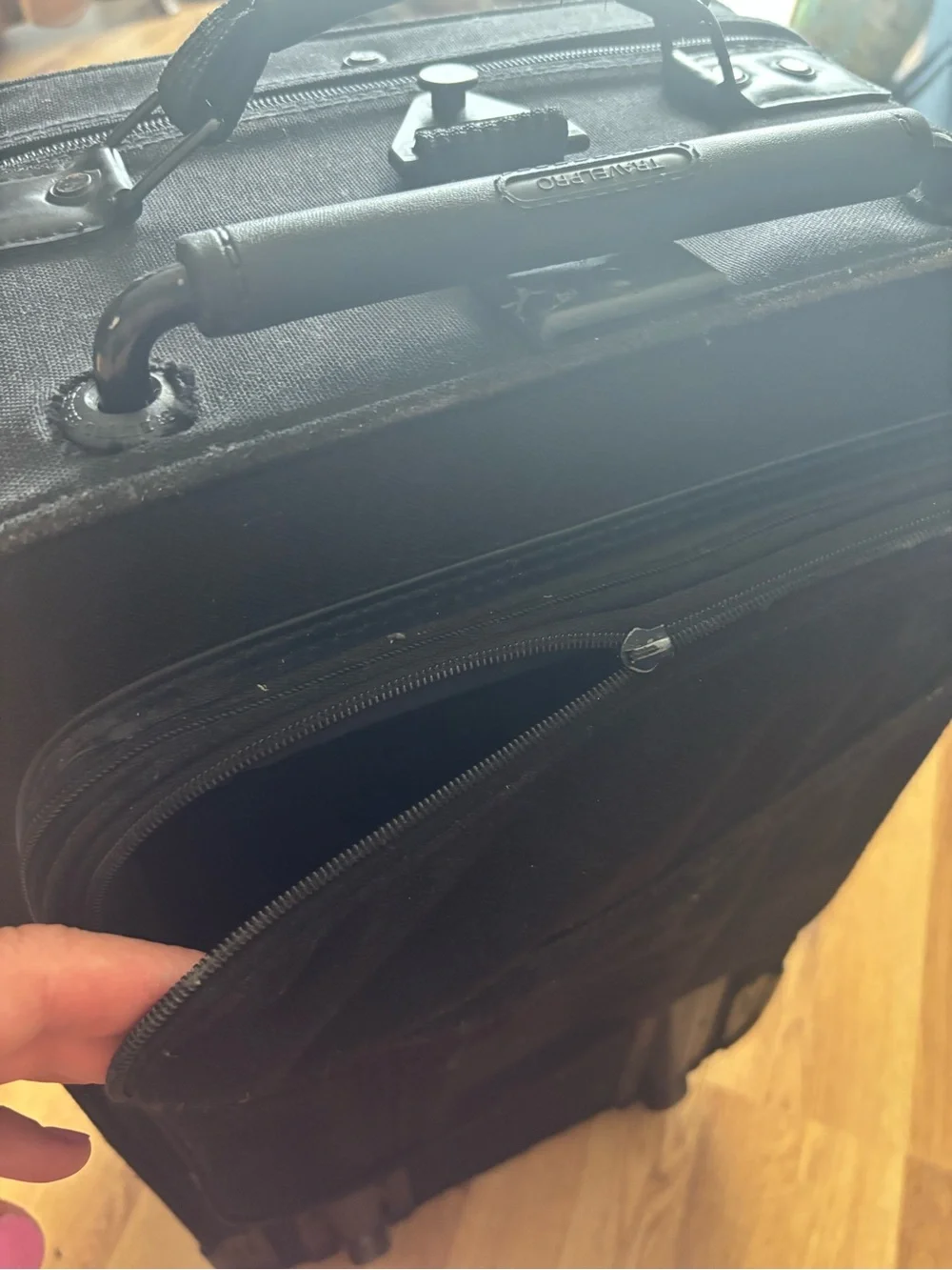 Travelpro B5 crew suitcase with rare sliding handle